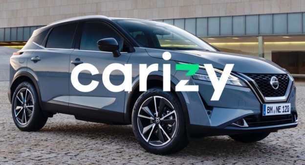 logo Carizy sur voiture Nissan