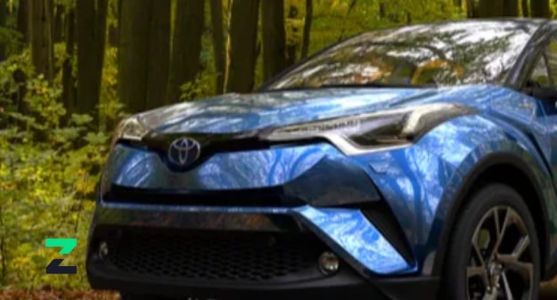 voiture Toyota dans les bois