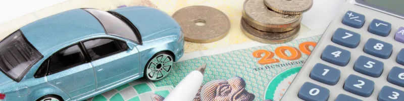 petite voiture avec une calculatrice 