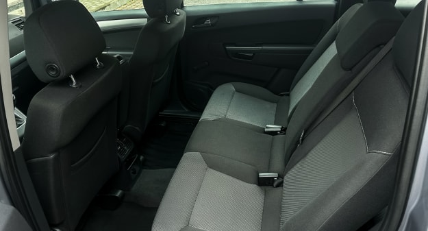 banquette arrière d'une voiture