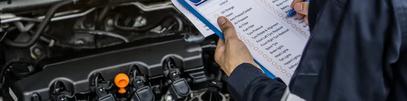 Image de quelqu'un en train d'effectuer un contrôle technique