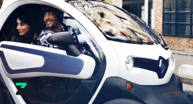 couple dans une voiture sans permis